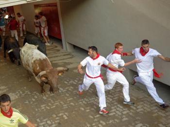 圣费尔明奔牛节